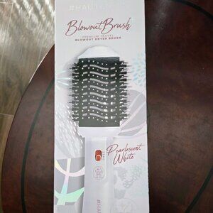 Hauteness Blowout Brush